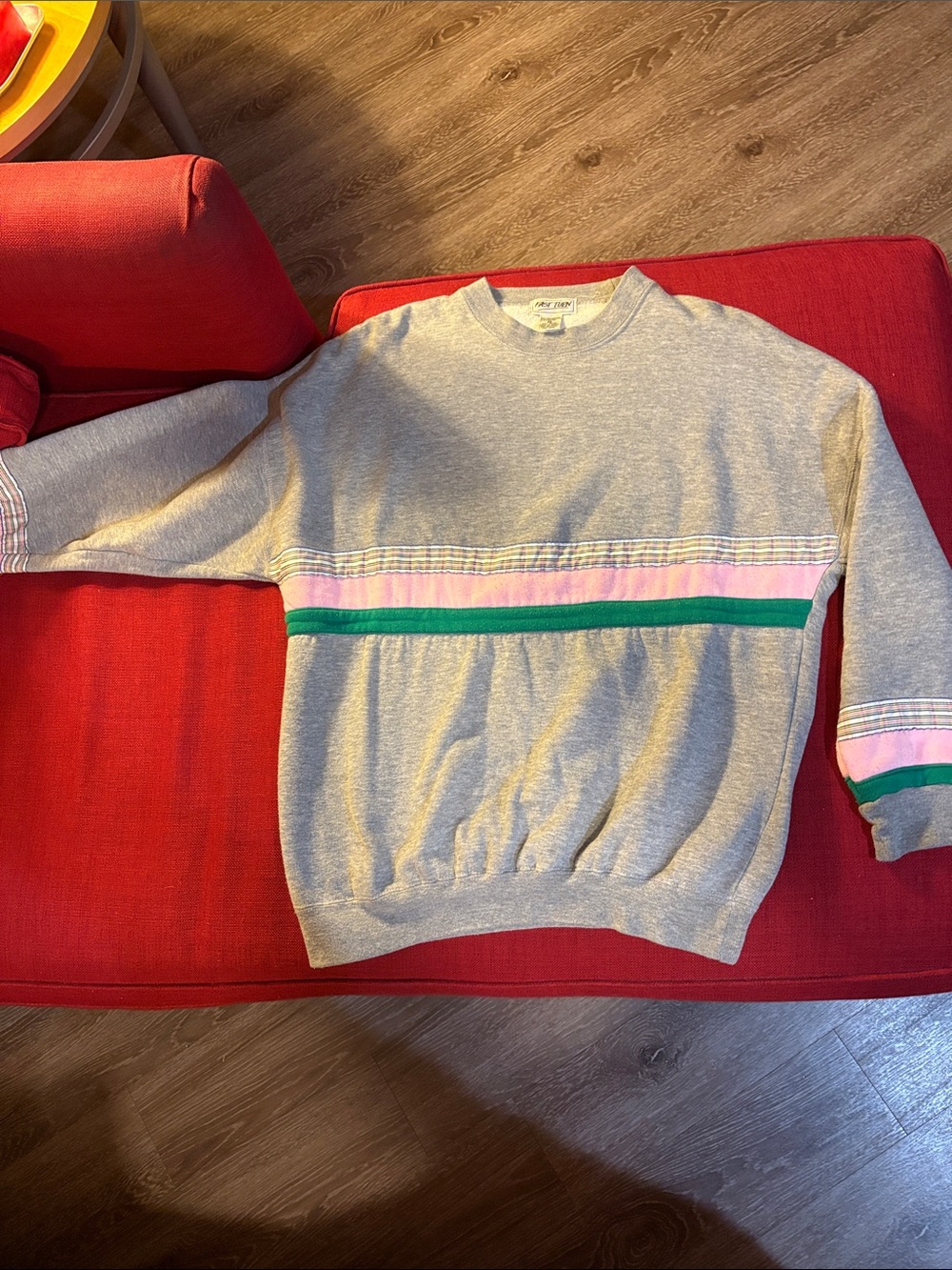 Juniors Vintage Crewneck Sweatshirt w. Pink, Green, Yellow and Blue Stripe